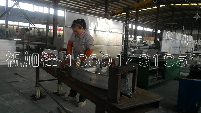 艙門(mén)車(chē)間內景